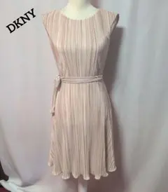 新品タグ付き☆DKNY プリーツ ノースリーブ ワンピース ウエストリボン付きのサムネイル