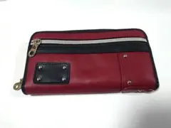 赤と黒の長財布