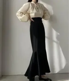 Louere 薄手ハイウエストフレアマーメイドスカート ブラック