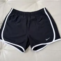 Nike ブラックランニング用ショートパンツ
