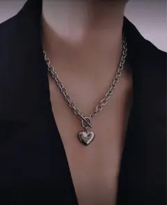 ［期間限定価格］シルバー調ハート型チャームネックレス