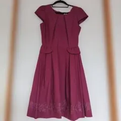 バーガンディ 半袖 ひざ丈ワンピース　レストローズ　MT