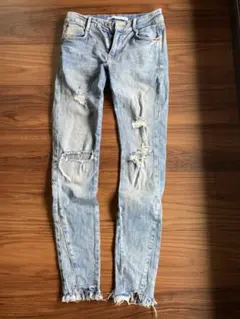 zaraダメージ加工スキニージーンズ ライトブルー