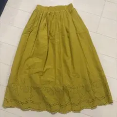 刺繍入りマスタードフレアスカート