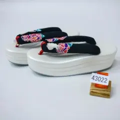 草履 ヒール高 日本製 踵3段 鶴刺繍鼻緒 フリーサイズ NO29442 - メルカリ