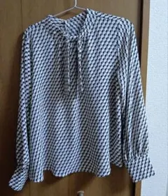幾何学模様 ボウタイブラウス 長袖 RagOutのサムネイル