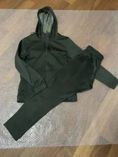 アンダーアーマー　ダークグリーン フード付きジャケットとパンツセット