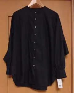 パシオーネ 黒 長袖 背中にフリル付き バックシャンな大人ブラウス