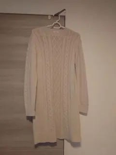 ベージュ ケーブルニットワンピース
