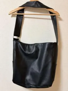 ショルダーバッグ 黒 レザー 斜め掛け 高見え　通勤 通学　即購入可✨