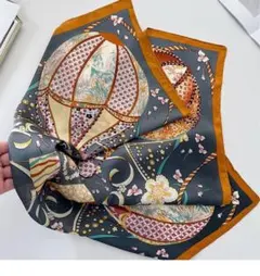 気球柄×花柄　シルクスカーフ　シルク100% グレー　上品　首元　バッグスカーフ