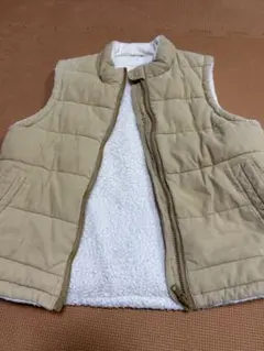 ベージュダウンベスト