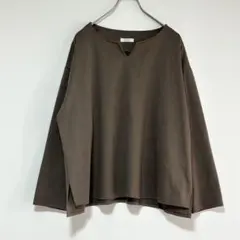 n0860【アーヴェヴェ 】キーネック トップス グレイッシュブラウン