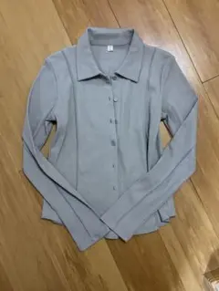 GU グレー 長袖ポロシャツ ボタン付き