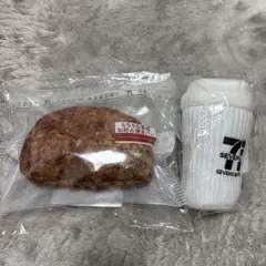 セブンイレブン お好み焼きパンポーチとぬいぐるみチャームのサムネイル