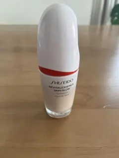 SHISEIDO エッセンススキングロウファンデーション 220