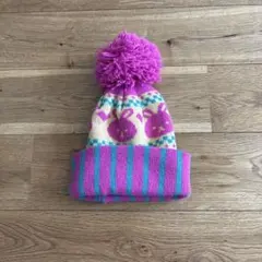 48㎝　ウサギ柄ポンポン付きニット帽