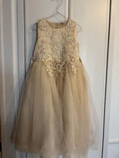 ベージュ刺繍入りフレアドレス