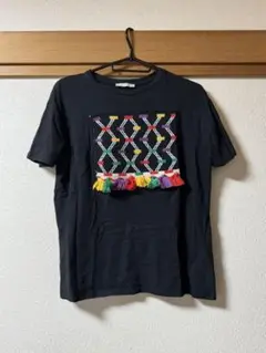 ZARA 刺繍フリンジ付き黒Tシャツ