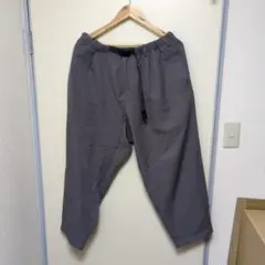 グレー ワイドパンツ