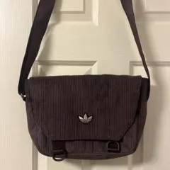 adidas コーデュロイ ショルダーバッグ ダークブラウン