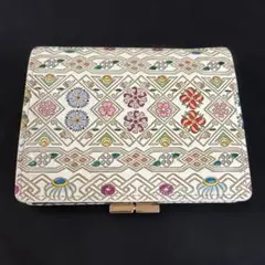 皮革伝統工芸 花柄刺繍の二つ折り財布