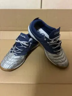 アスレタ　フットサルシューズ　ブルー/シルバー 27.5cmのサムネイル