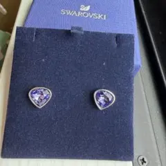 スワロフスキー　ピアス　パープル　大きめ　パヴェ