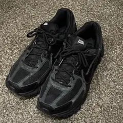 DOVER STREET MARKET × NIKE Zoom Vomero 5