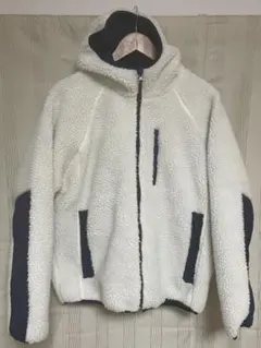 リバーシブル　ホワイトフリースジャケット ネイビーアクセント