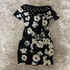 フラワープリント オフショルダーミニドレス　キャバ　ラウンジ　花柄ワンピ