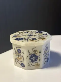 イタリア陶器製 小物入れ ホワイト レリーフ装飾 - メルカリ