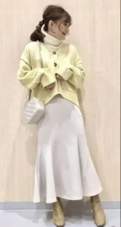 ジーユー　カットソーマーメイドロングスカート