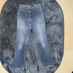 Item thumbnail for item cfb0a716-9e24-4335-839e-a58f91e010ff