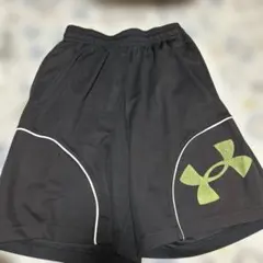 Under Armour 黒/緑 ショートパンツ