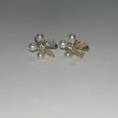 スリーコインズ イヤリングのサムネイル