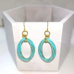 【31】水色の ツイストピアス　　　　　　　　 ハンドメイド