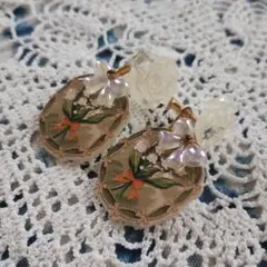 ビンテージ風花柄イヤリング