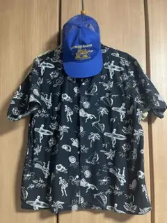 BEAMS 黒デザインシャツ　この夏トレンドのサムネイル