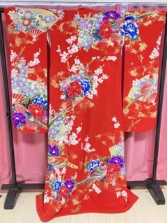 鮮やかな赤地 菊文様 刺繍 花嫁振袖 - メルカリ
