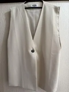 アイボリー ノースリーブ ベスト