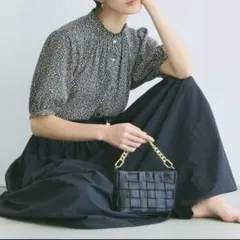 23区　バックサテンアムンゼン プリント フリル ブラウス 36