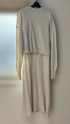 ジーユー　アイボリー ニットロングワンピース 長袖