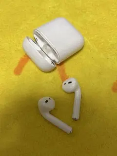 Apple AirPods ワイヤレス充電ケース A1938 左右イヤホン 中古 - メルカリ