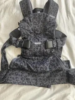 抱っこ紐　ベビービョルン　アンスラサイト　ワンカイエアー　レオパード　ヒョウ柄