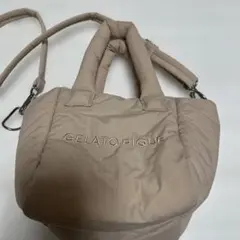 ジェラートピケ ベージュ　ロゴショルダーバッグ　美品のサムネイル