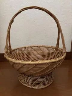 籐の丸型バスケット