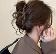 ブラウン 波状デザイン ヘアクリップ