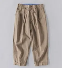 【100名品】BEAMS PLUS ツータックワイド　チノパン　ベージュのサムネイル