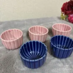 ★おまとめ割SALE開催中★ h9 お洒落なピンクとブルーの菊型小皿5点セット